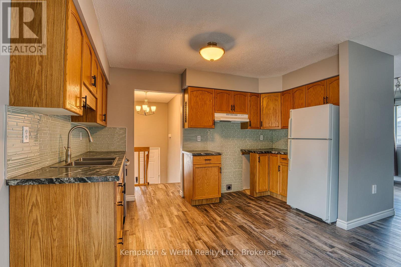 718 EDGAR STREET W - 12