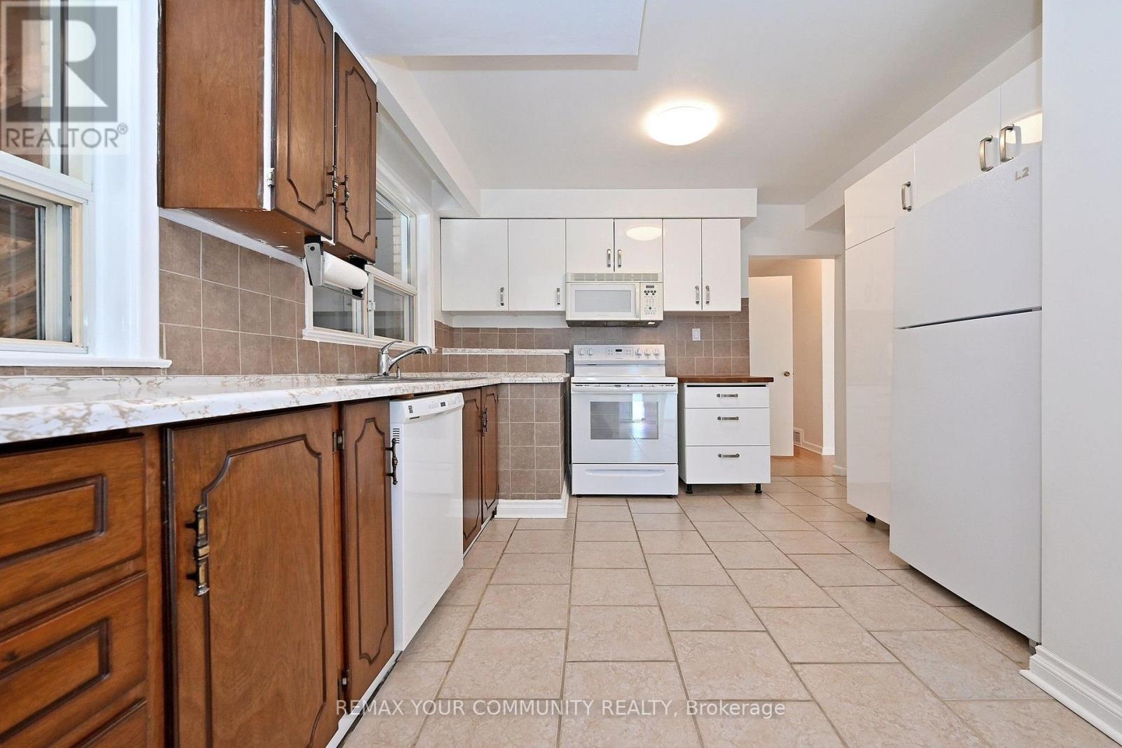 41 STANWOOD CRESCENT - Image 11