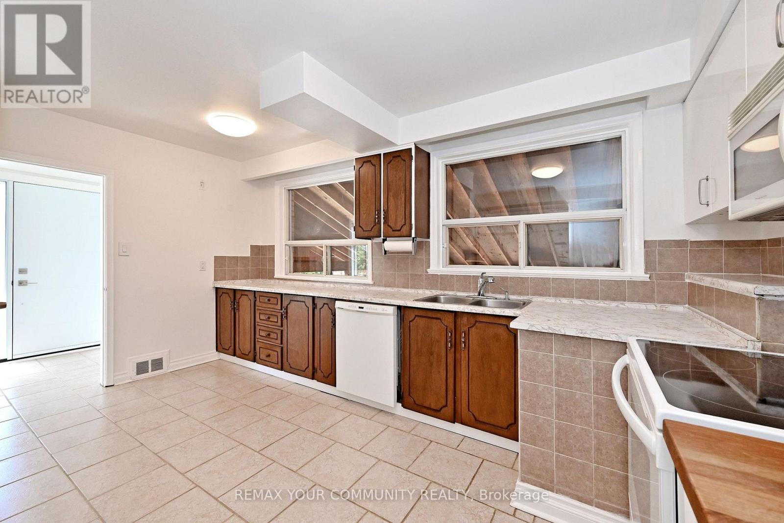 41 STANWOOD CRESCENT - Image 9