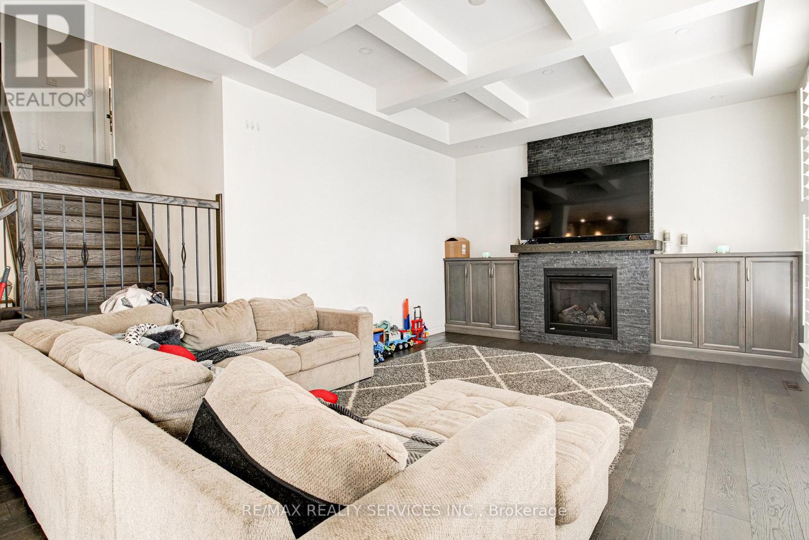 240 TAMARACK BLVD BOULEVARD - 11