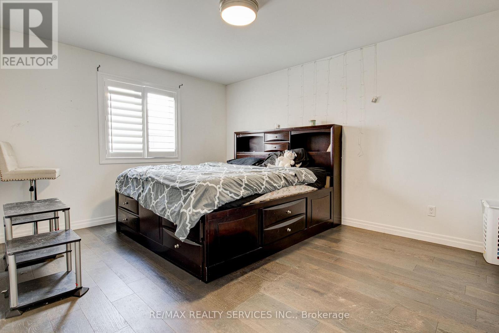 240 TAMARACK BLVD BOULEVARD - 21