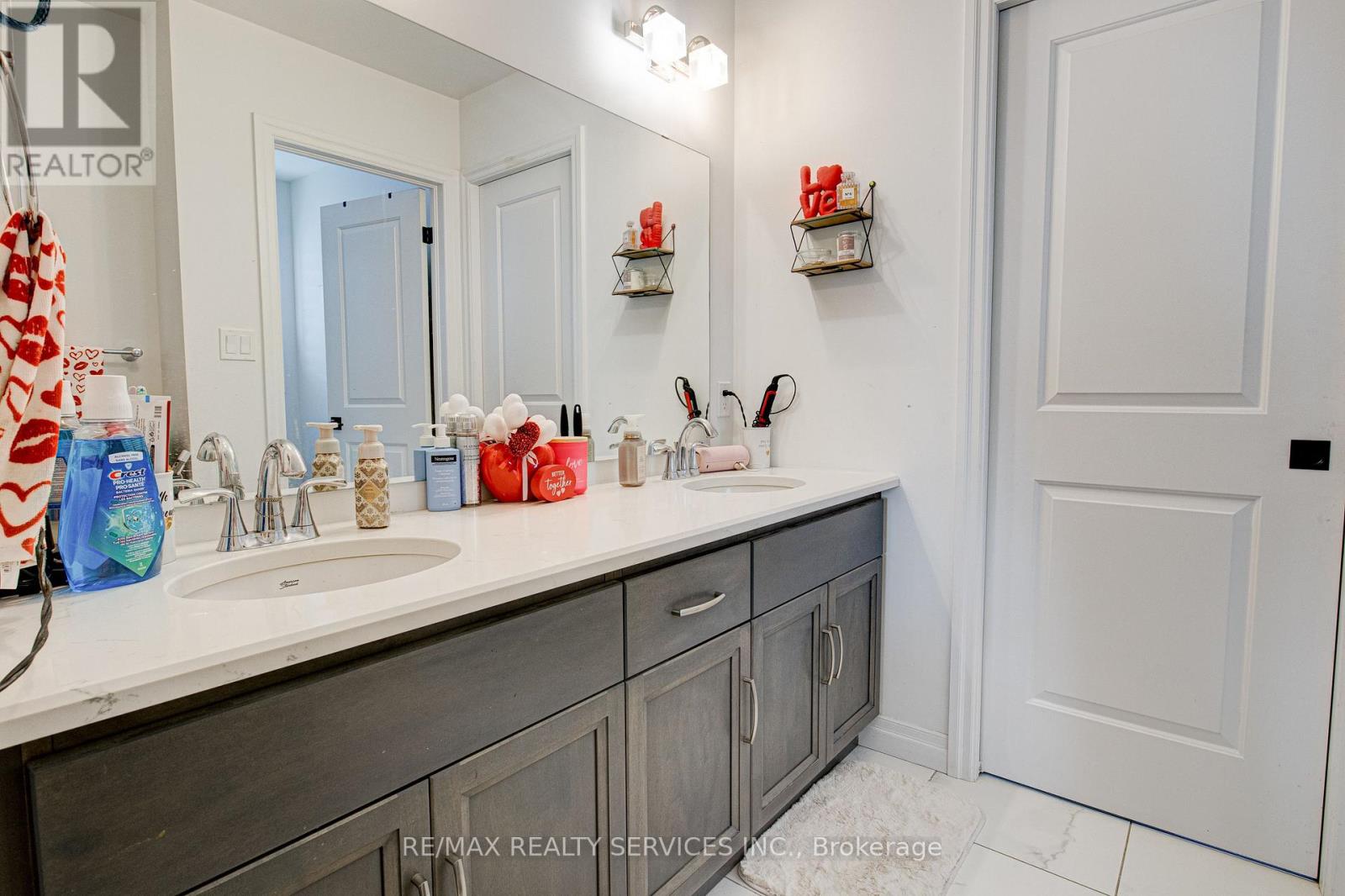 240 TAMARACK BLVD BOULEVARD - 23