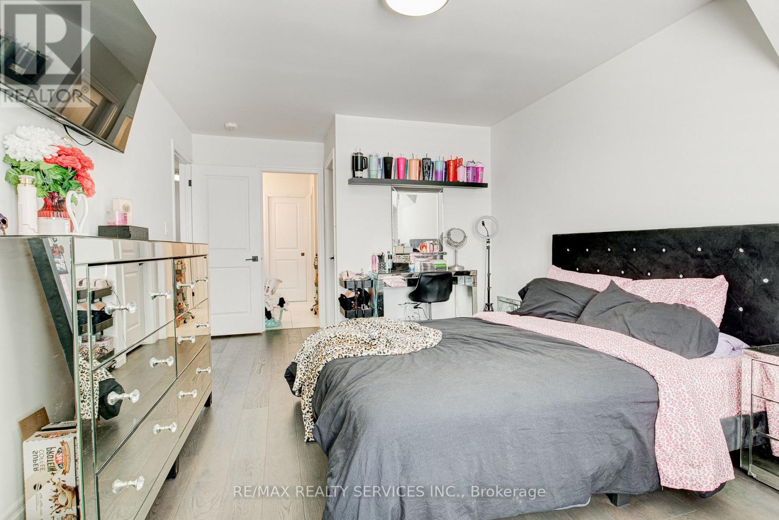 240 TAMARACK BLVD BOULEVARD - Image 24