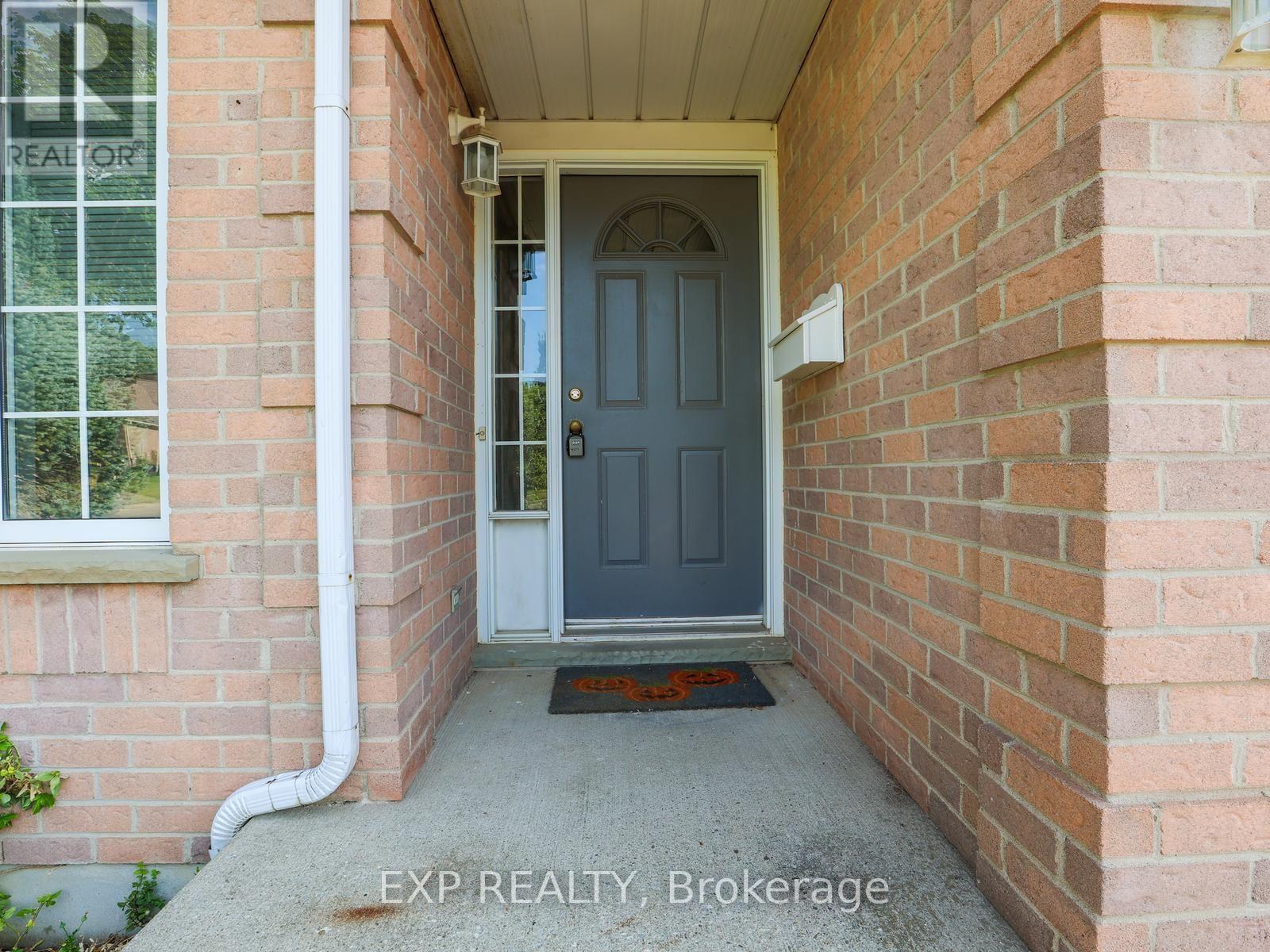 163 DAIMLER DRIVE — photo 3