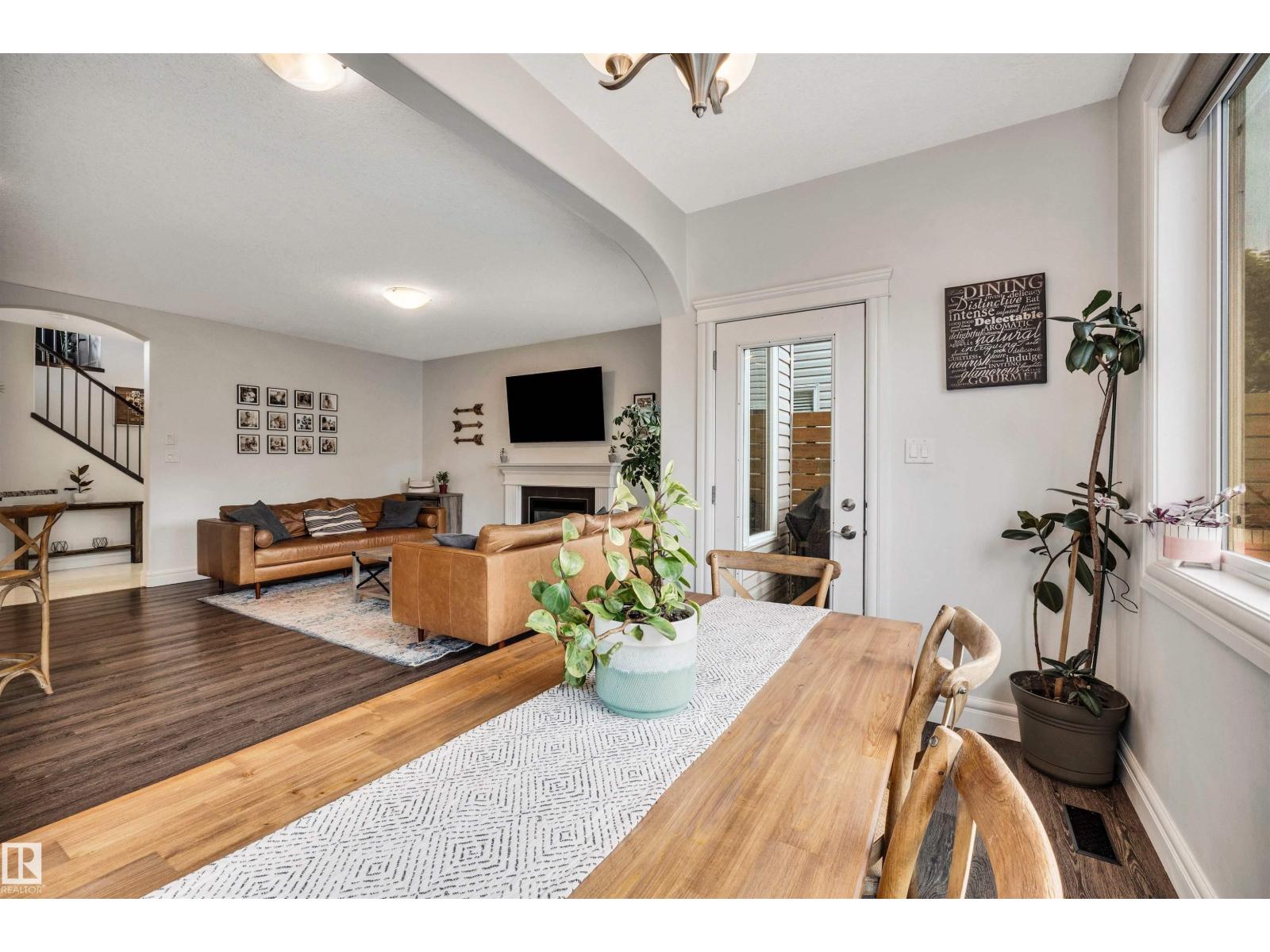 11935 21 AV SW - 22