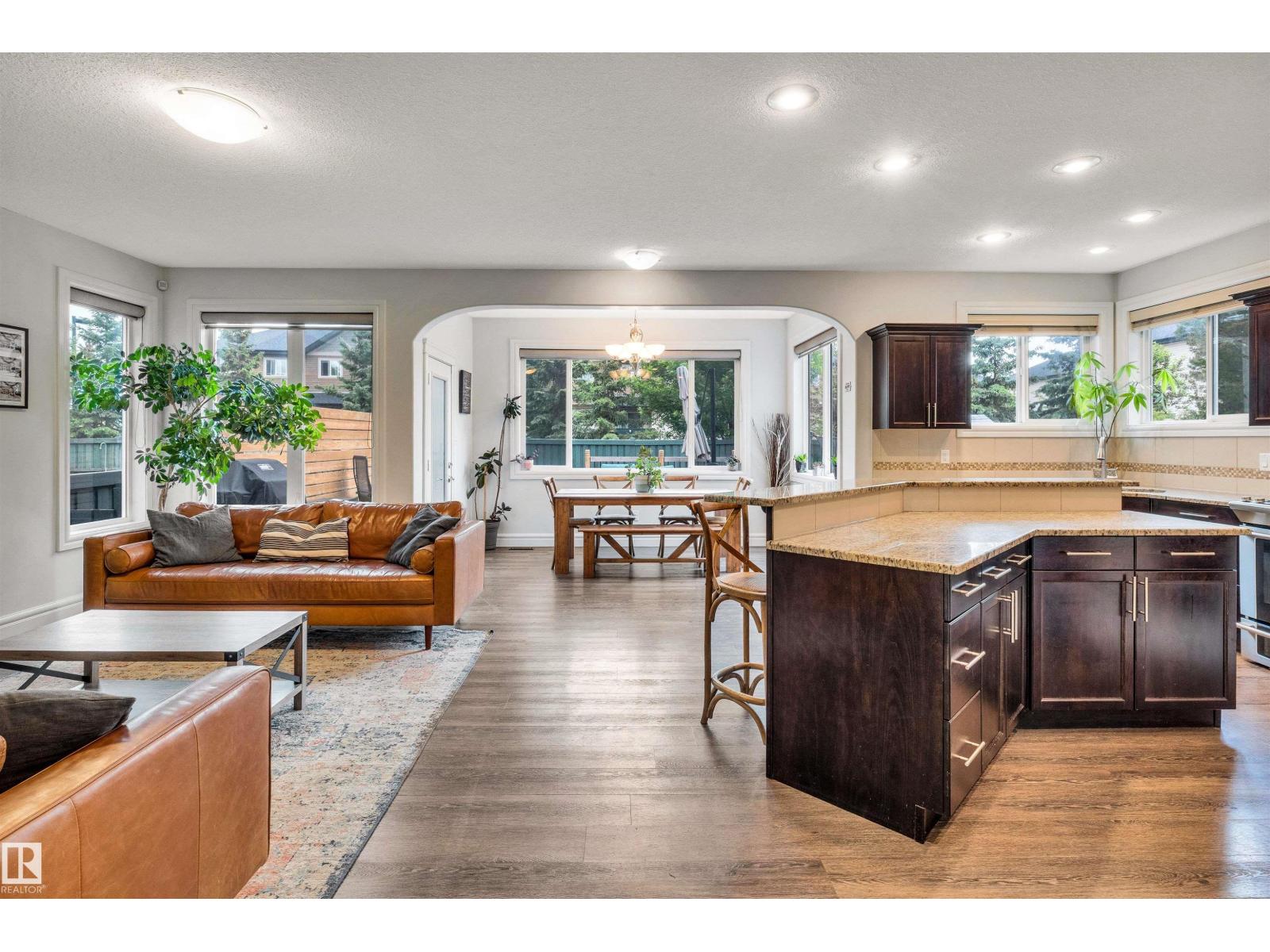 11935 21 AV SW - 8