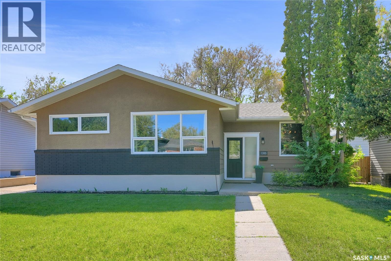 1385 Queen CRESCENT, Moose Jaw — photo 2