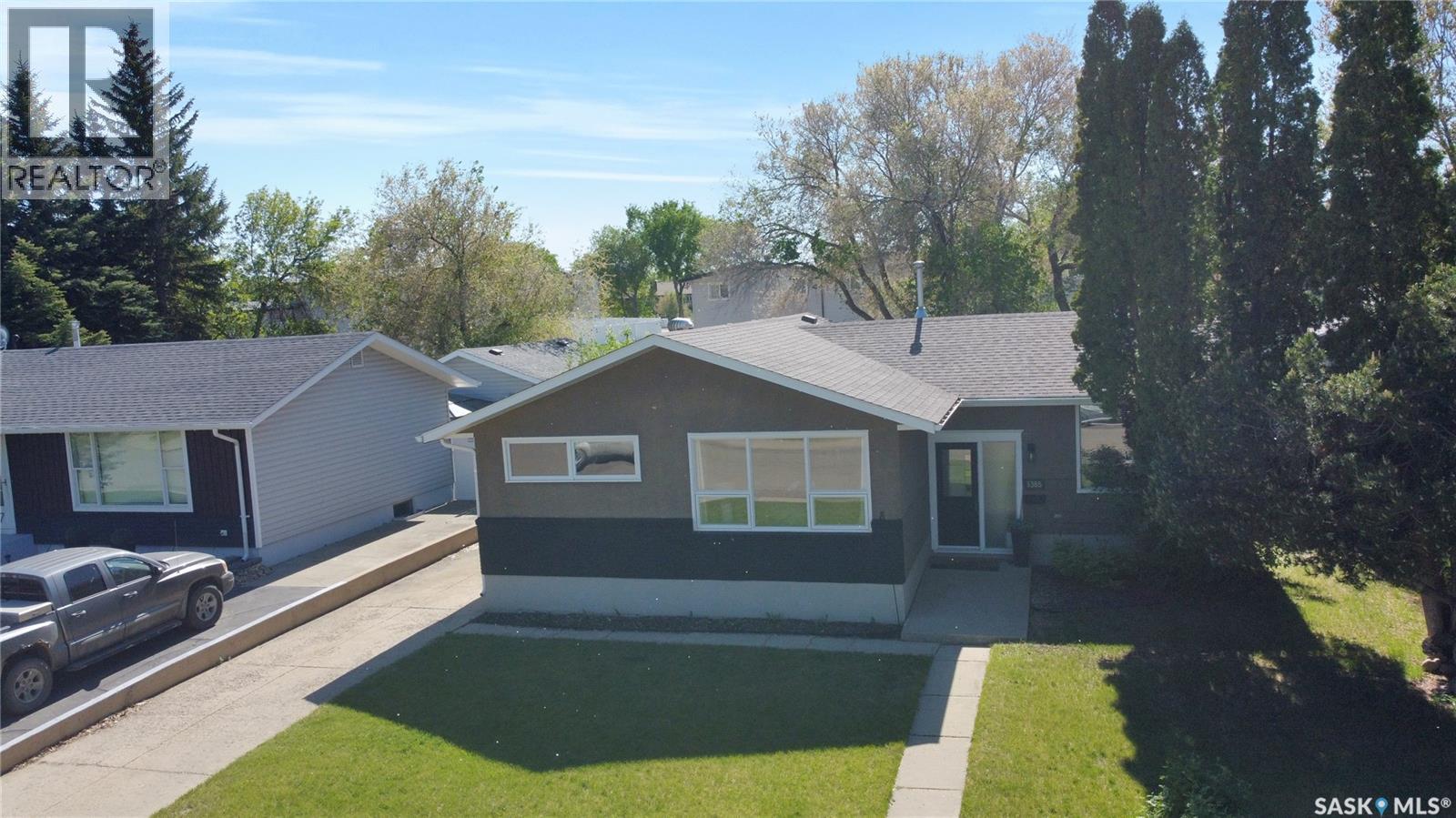 1385 Queen CRESCENT, Moose Jaw — photo 3