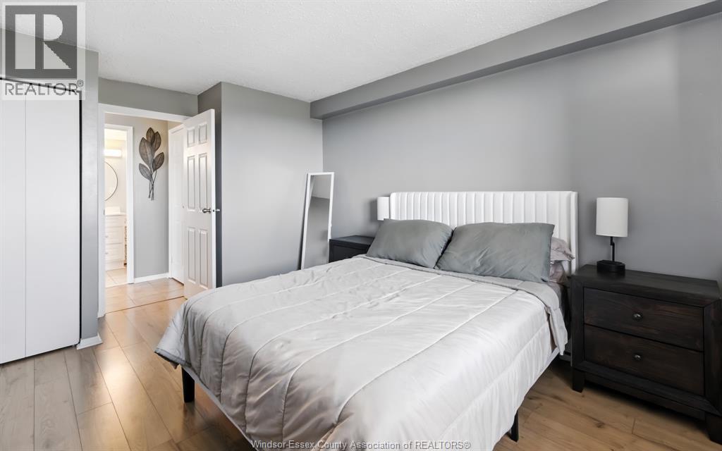 #909 3936 WYANDOTTE STREET East - 11