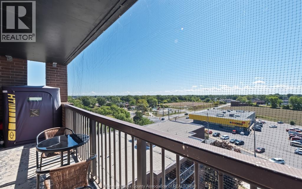 #909 3936 WYANDOTTE STREET East - Image 14