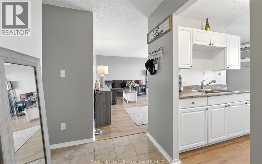 #909 3936 WYANDOTTE STREET East - Image 7
