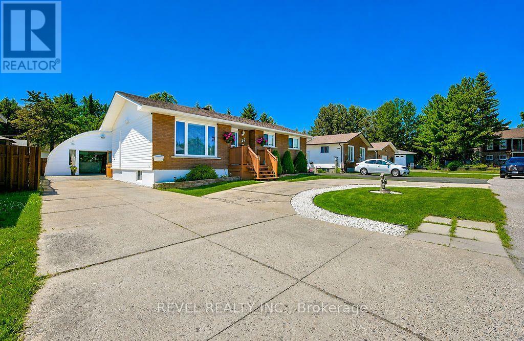 57 HUDSON CRESCENT - 1