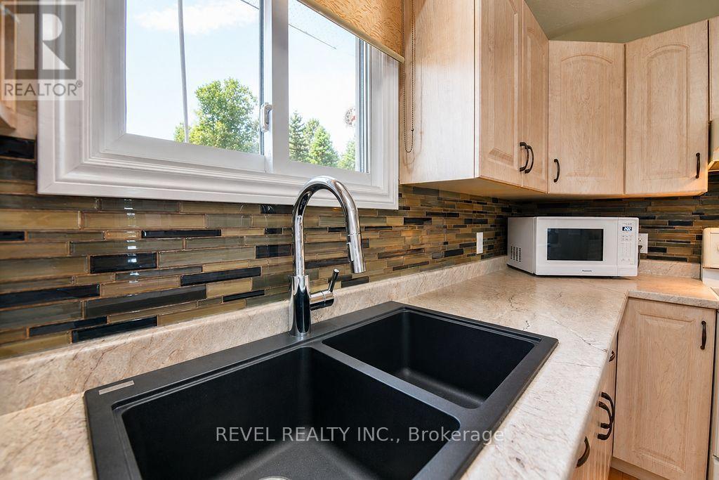 57 HUDSON CRESCENT - 16