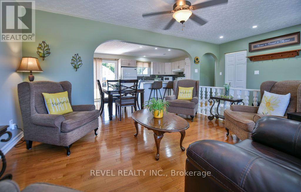 57 HUDSON CRESCENT - 19