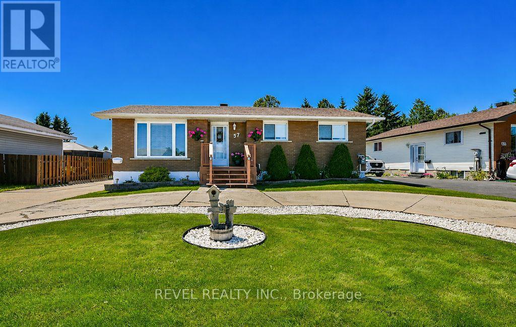 57 HUDSON CRESCENT - 2