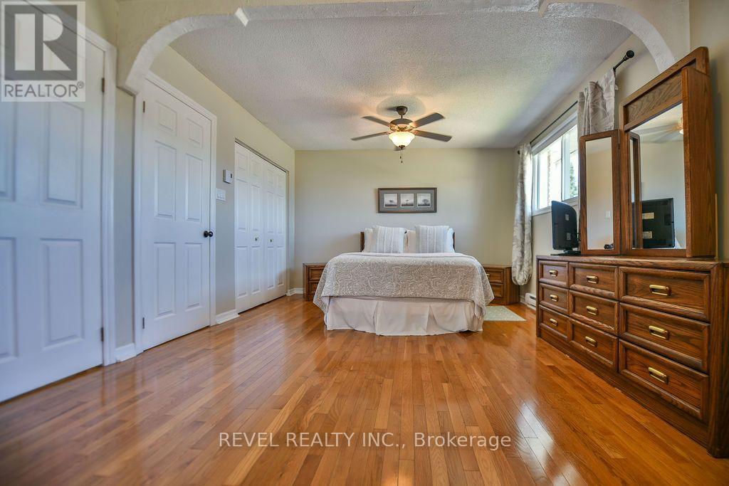 57 HUDSON CRESCENT - 24