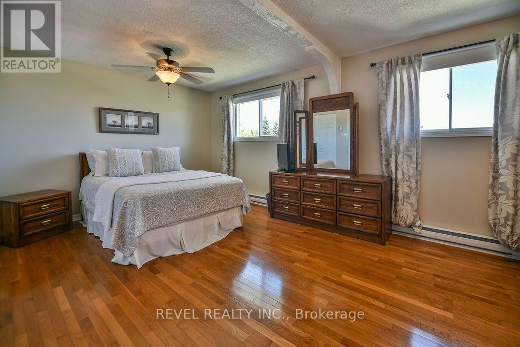57 HUDSON CRESCENT - 25