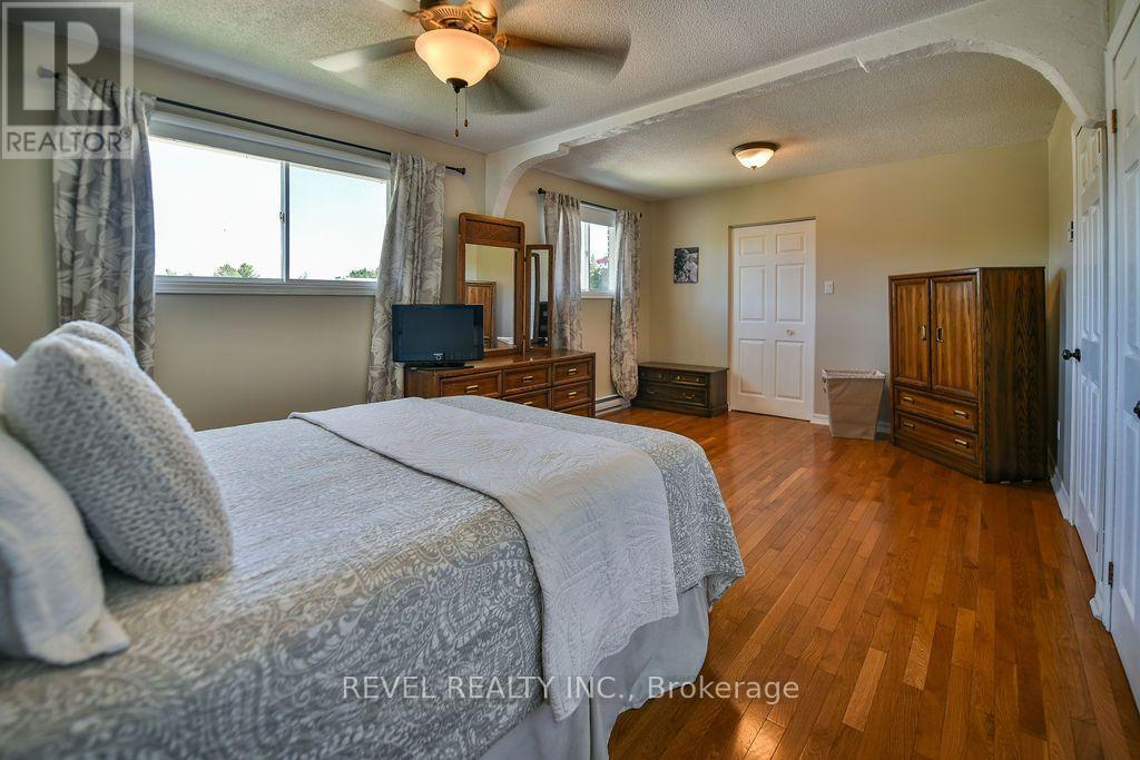 57 HUDSON CRESCENT - 26