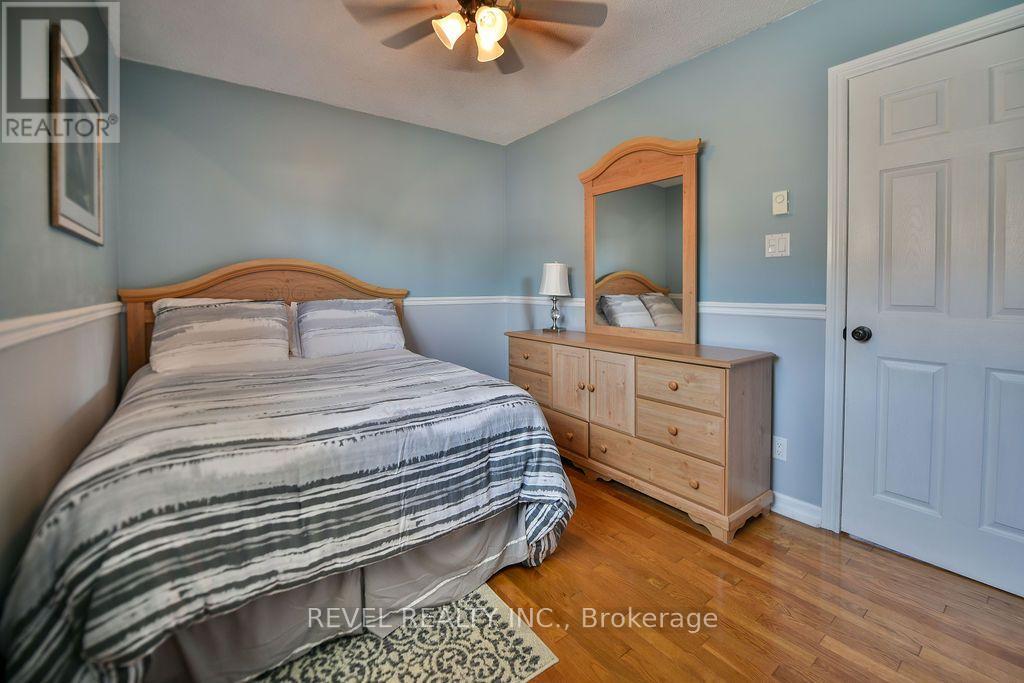 57 HUDSON CRESCENT - 28