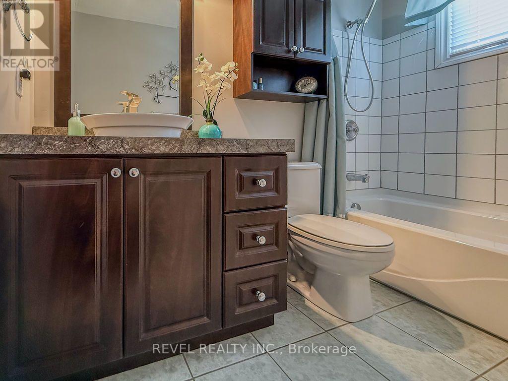 57 HUDSON CRESCENT - 29