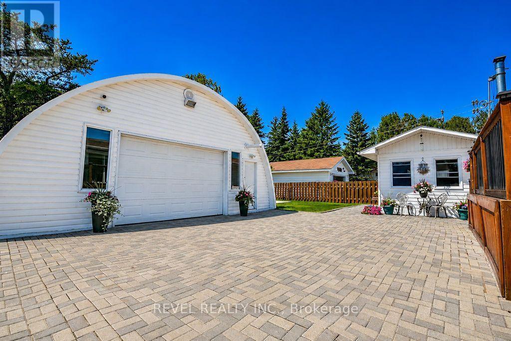 57 HUDSON CRESCENT - 3