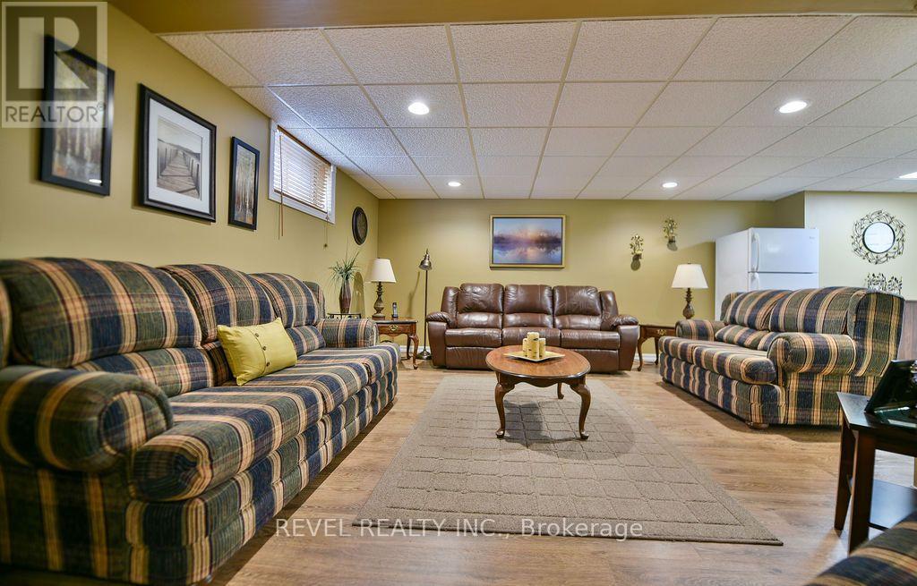 57 HUDSON CRESCENT - 33