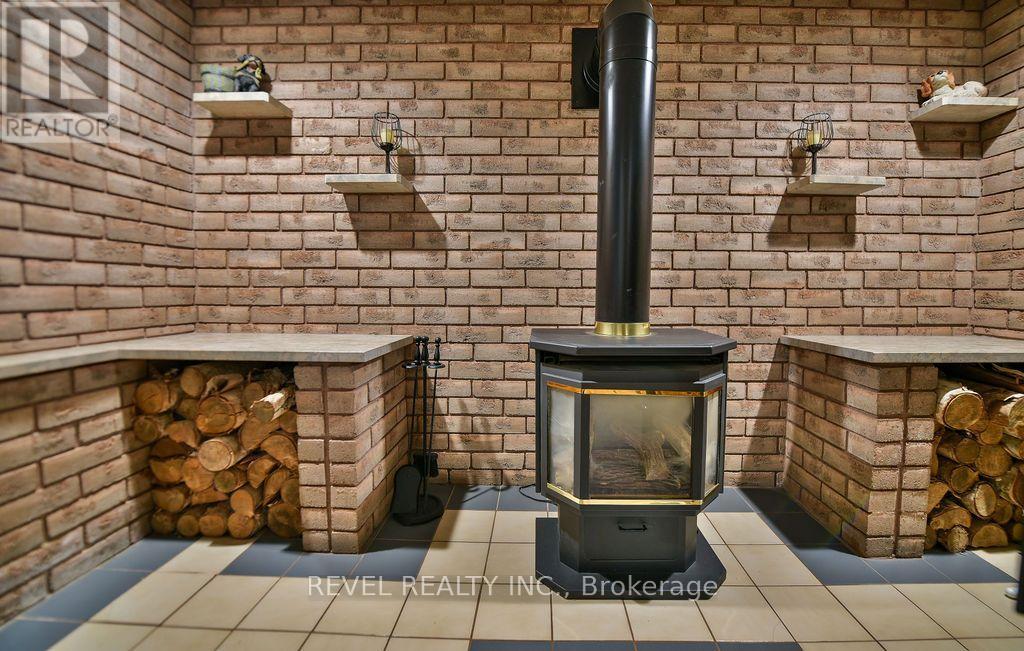 57 HUDSON CRESCENT - 36