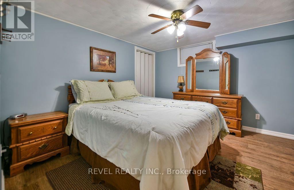 57 HUDSON CRESCENT - 38
