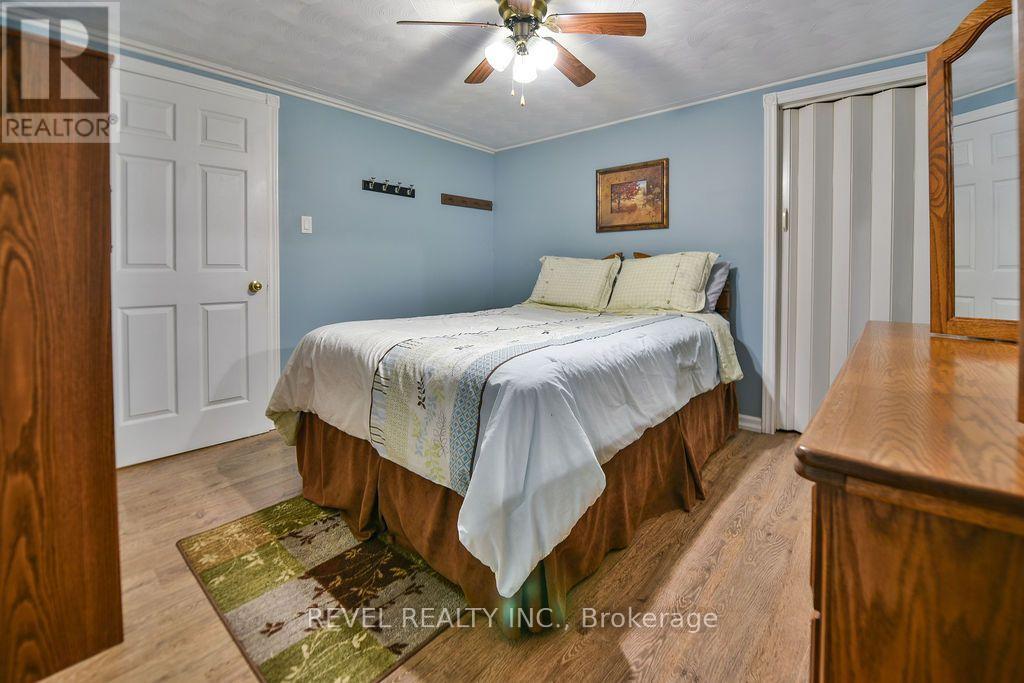 57 HUDSON CRESCENT - 39