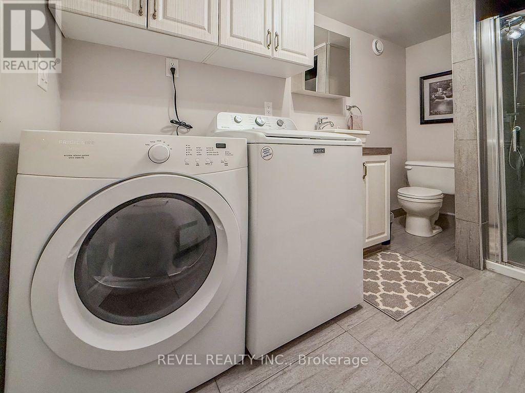 57 HUDSON CRESCENT - 40