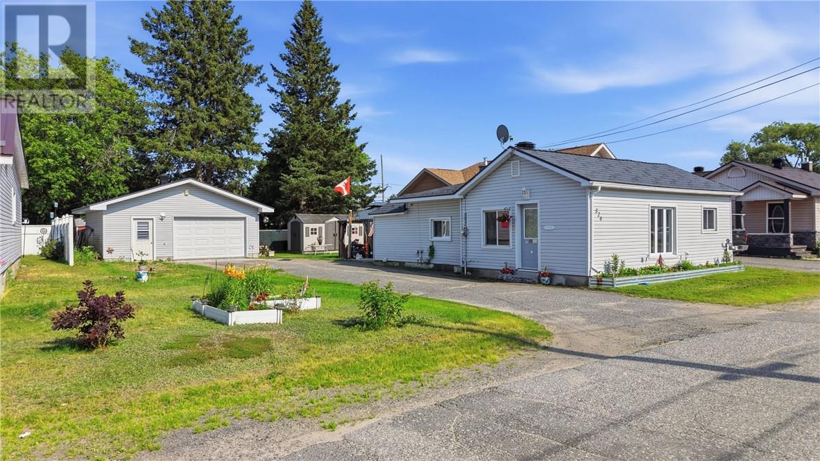 526 WOOD Street - 1