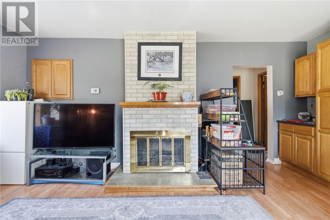 526 WOOD Street - 6