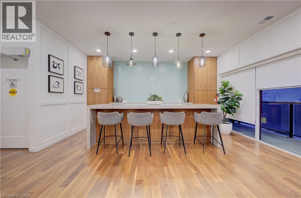 #1109 1880 GORDON Street - 44