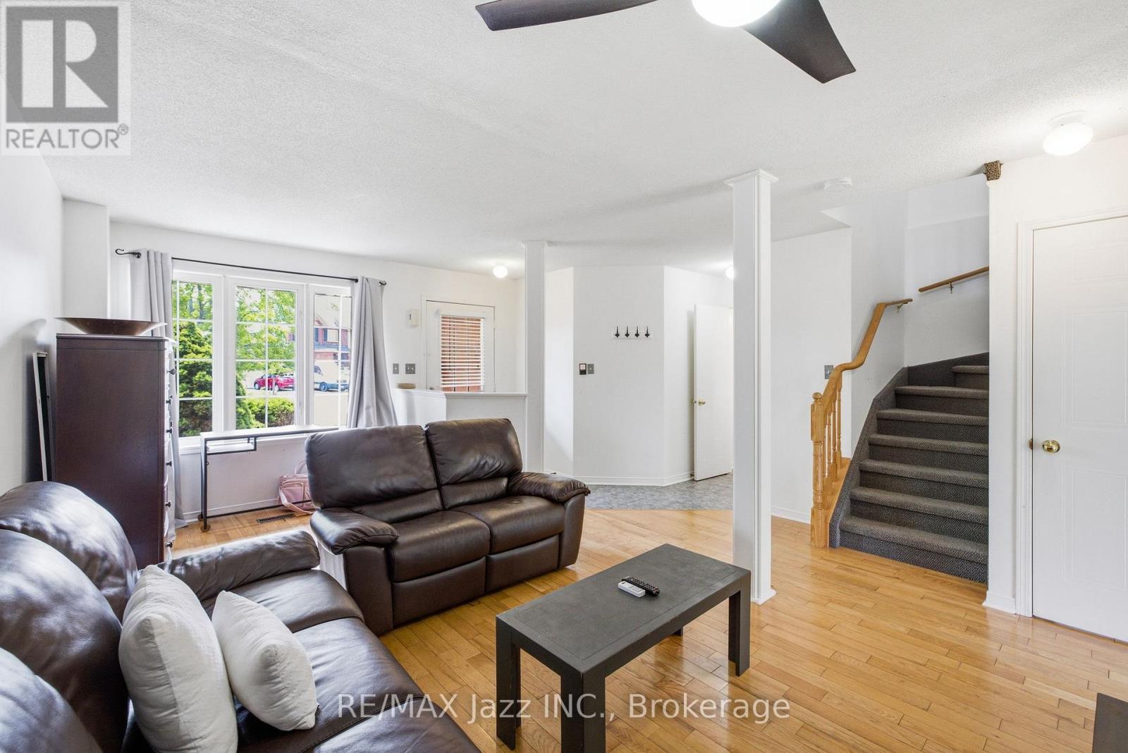 1855 DALHOUSIE CRESCENT - 10