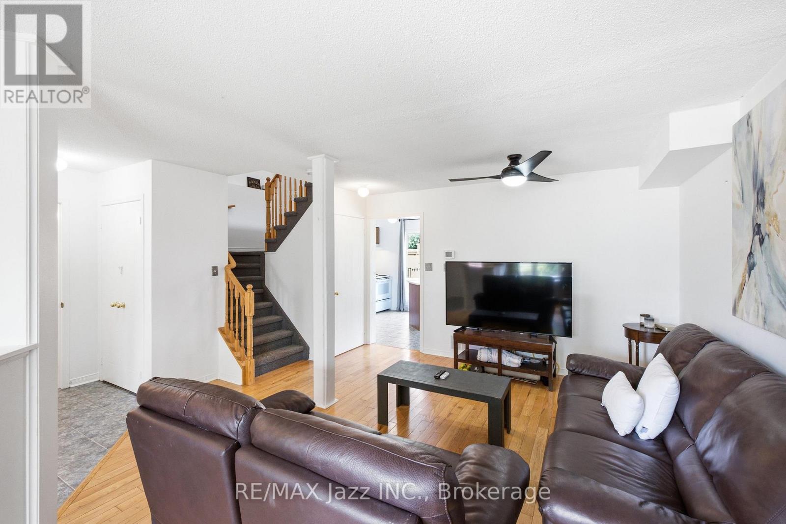 1855 DALHOUSIE CRESCENT - 11
