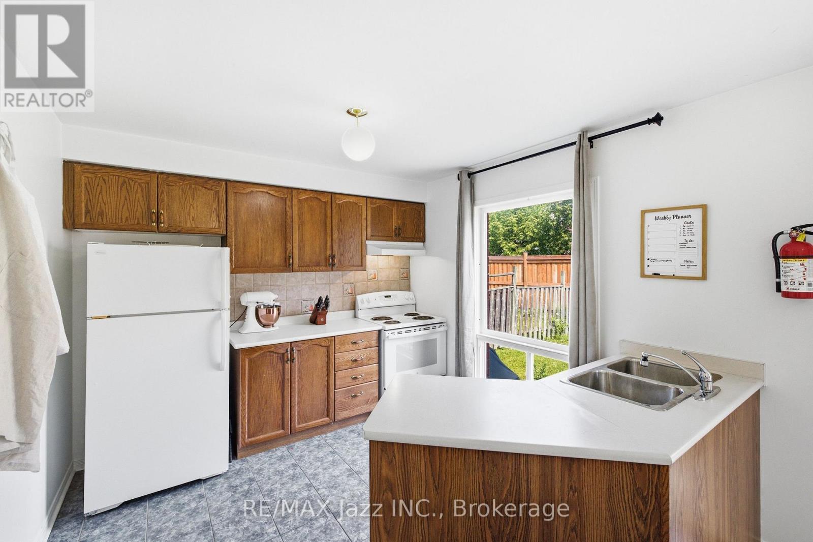 1855 DALHOUSIE CRESCENT - 12