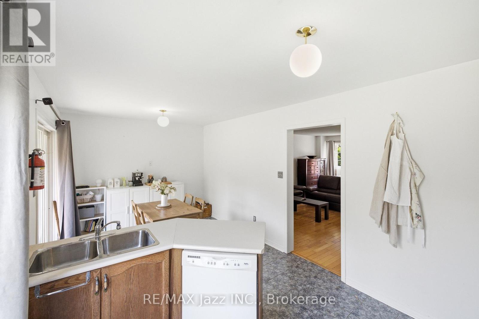 1855 DALHOUSIE CRESCENT - 13