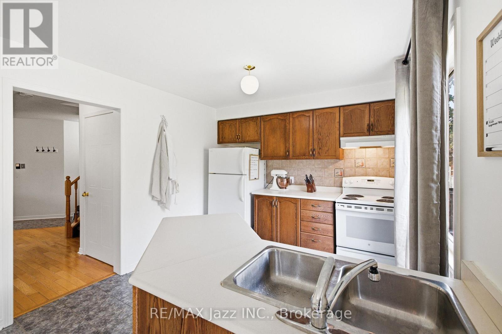1855 DALHOUSIE CRESCENT - 14
