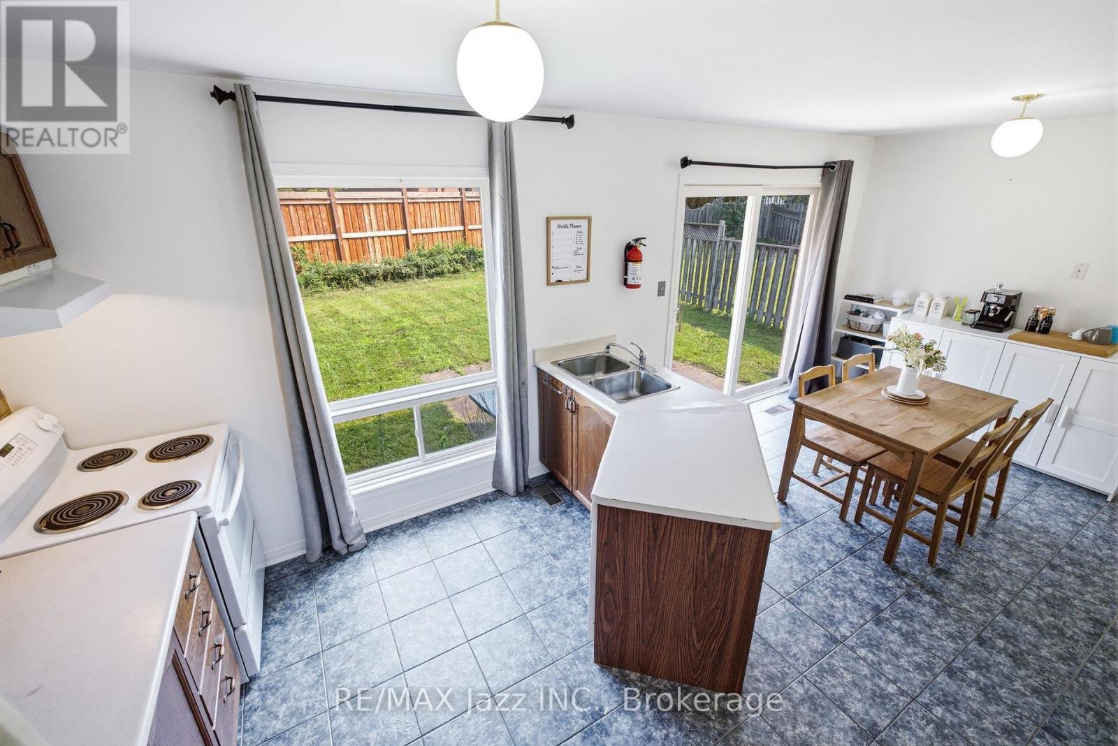 1855 DALHOUSIE CRESCENT - 15