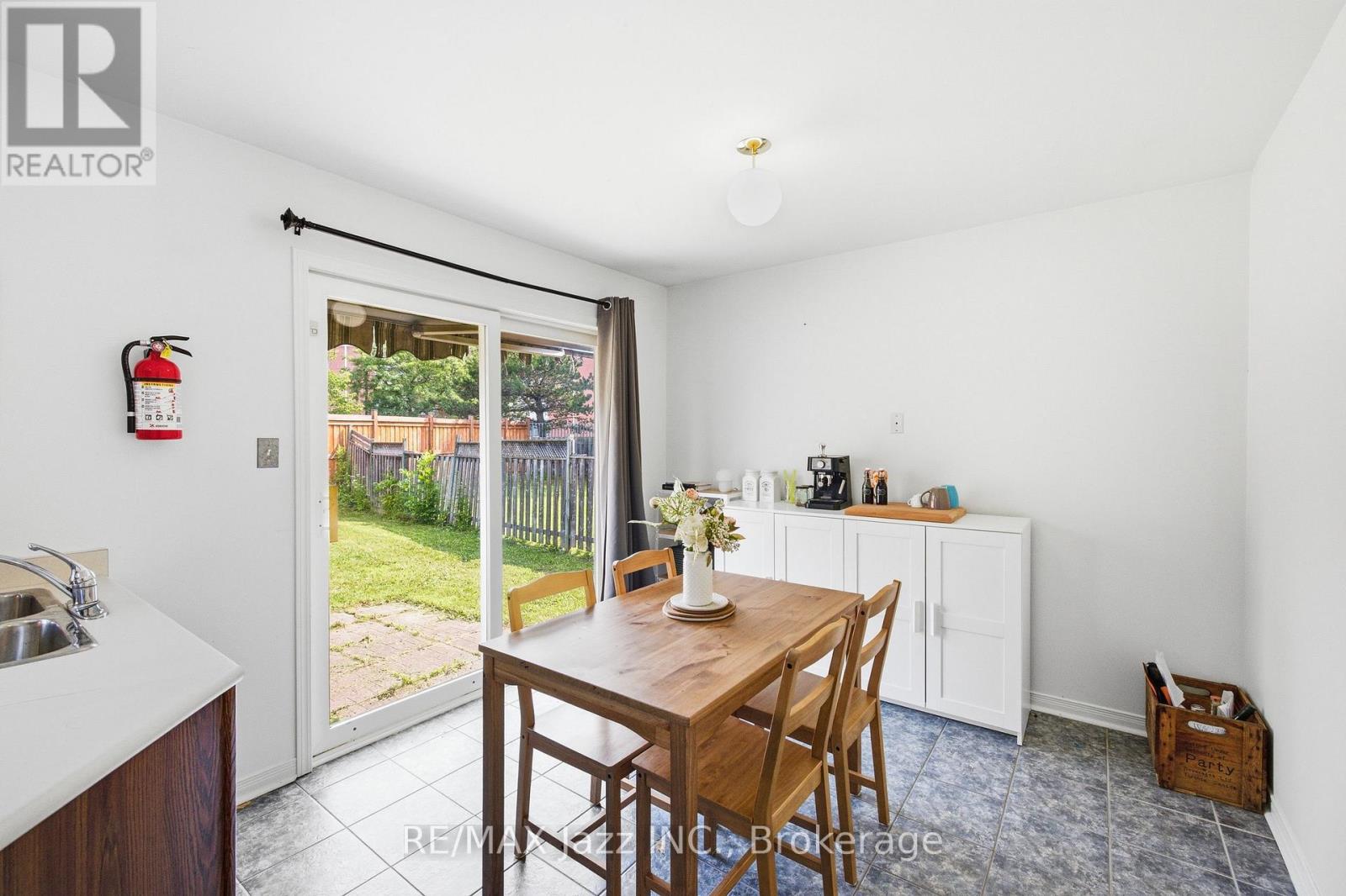 1855 DALHOUSIE CRESCENT - 16