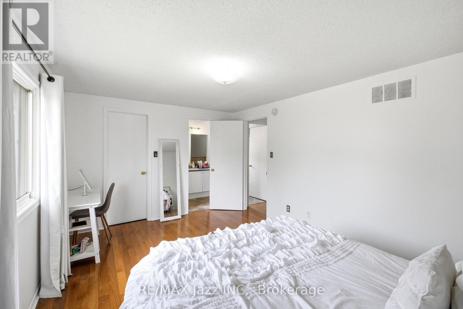 1855 DALHOUSIE CRESCENT - 22