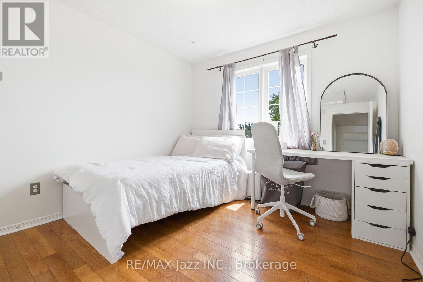 1855 DALHOUSIE CRESCENT - 25