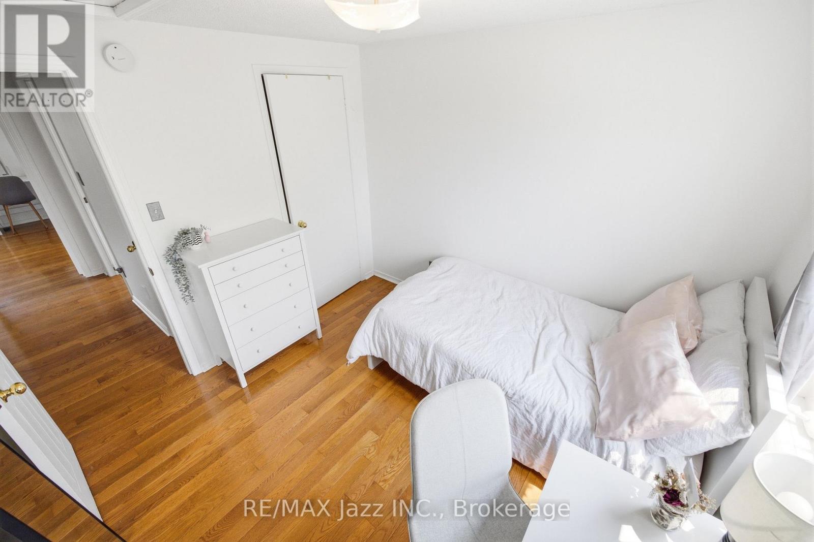 1855 DALHOUSIE CRESCENT - 26