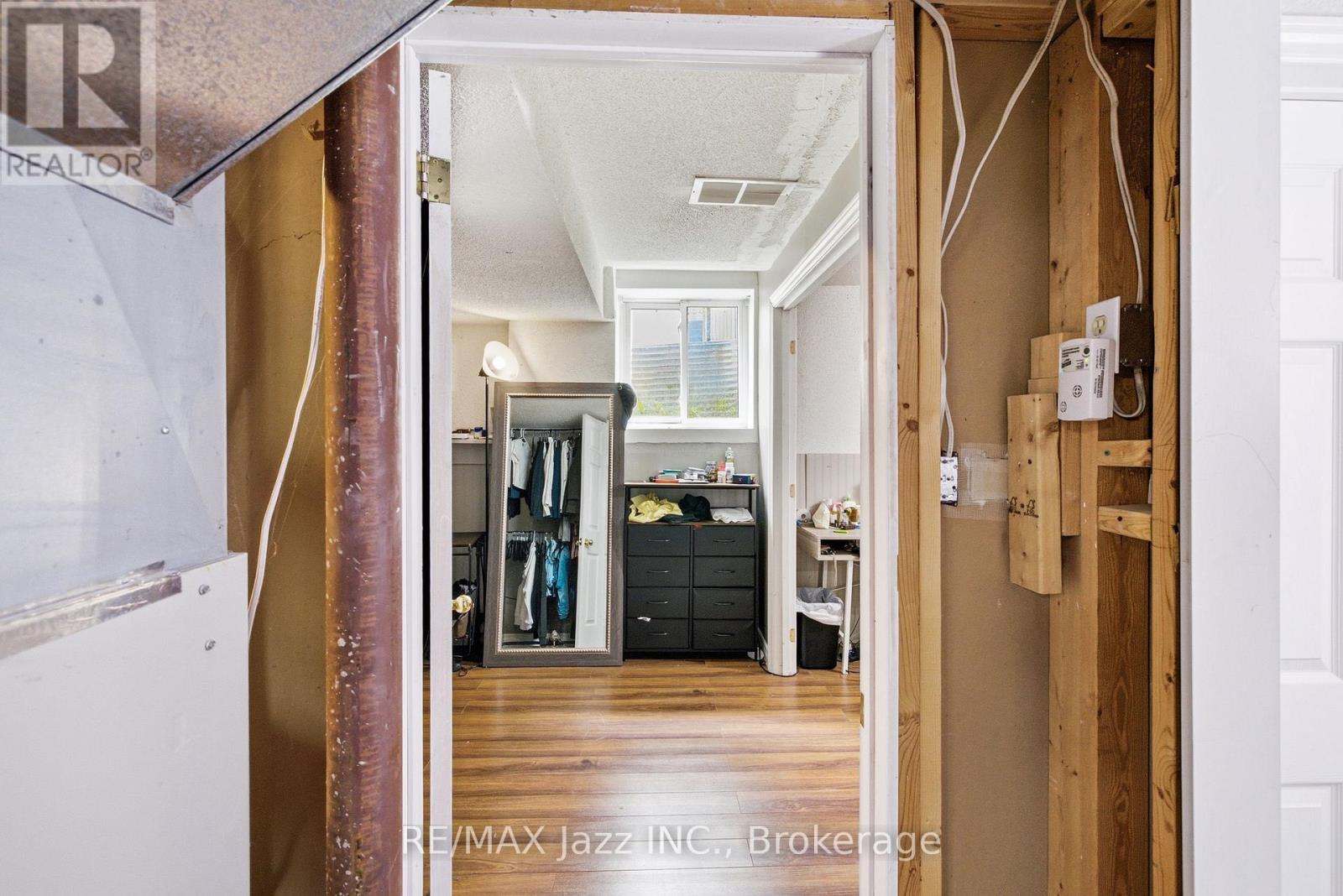 1855 DALHOUSIE CRESCENT - 29