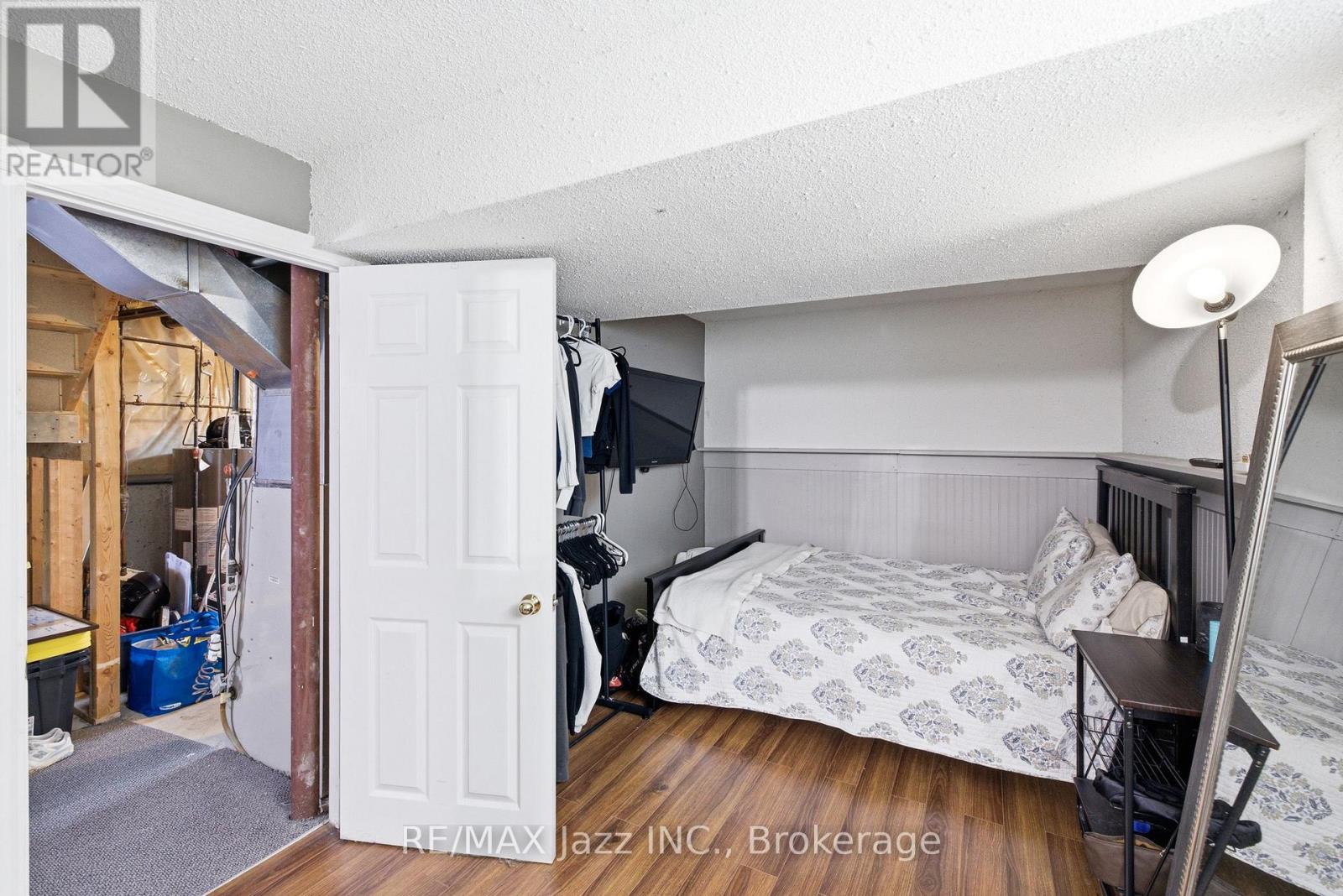 1855 DALHOUSIE CRESCENT - 30