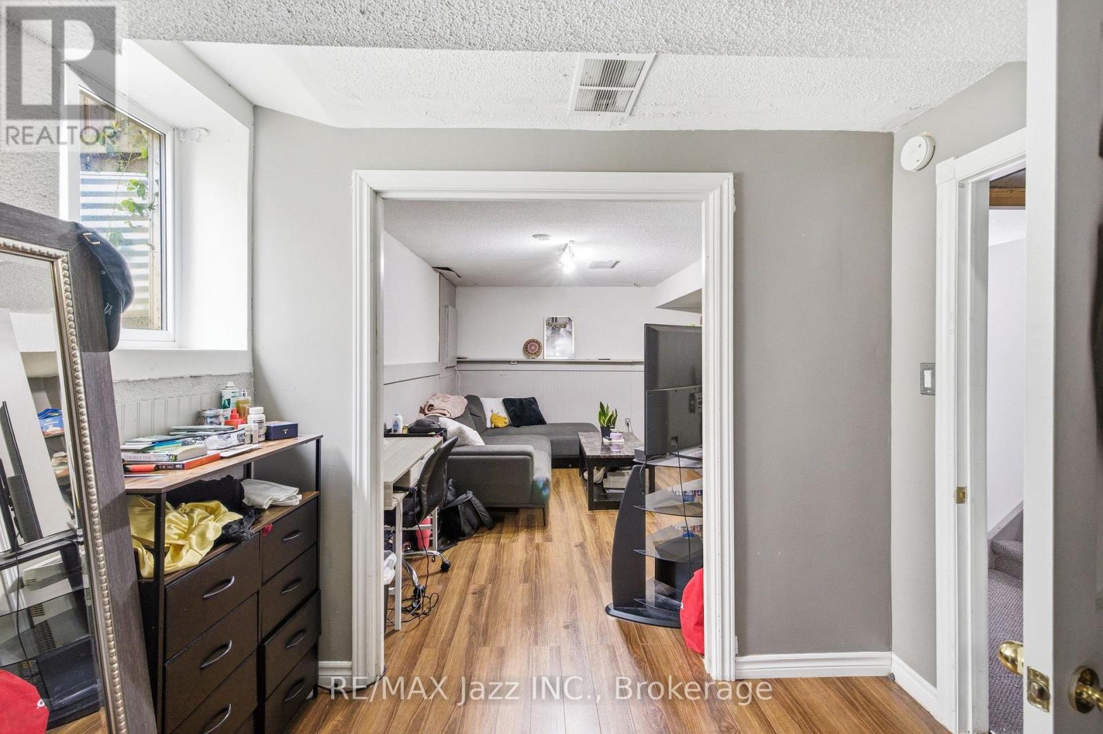 1855 DALHOUSIE CRESCENT - 32
