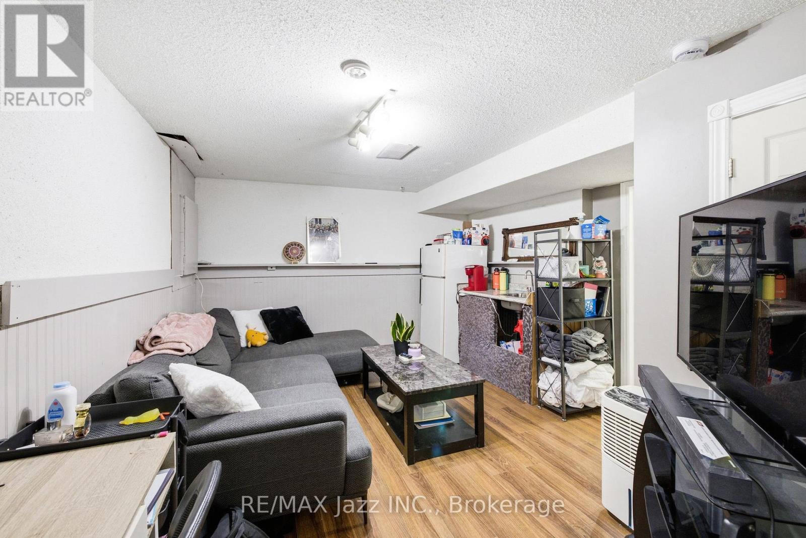 1855 DALHOUSIE CRESCENT - 33