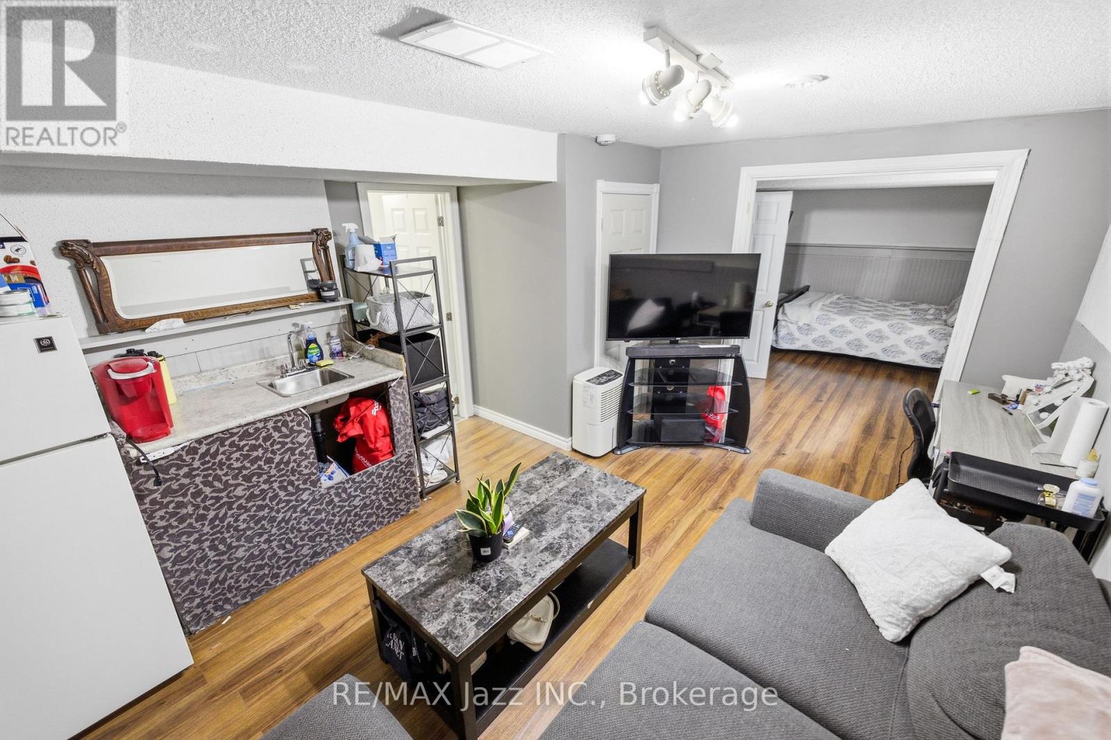1855 DALHOUSIE CRESCENT - 35