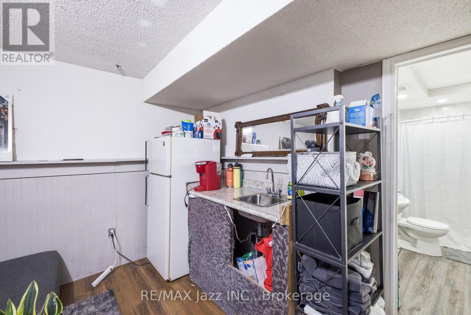 1855 DALHOUSIE CRESCENT - 36