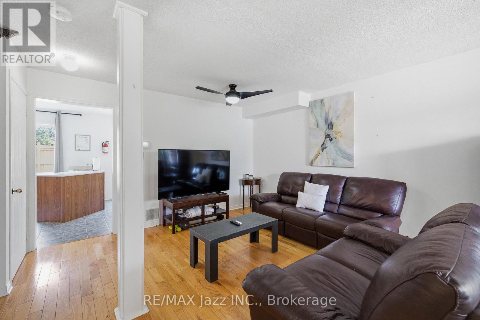 1855 DALHOUSIE CRESCENT - 9